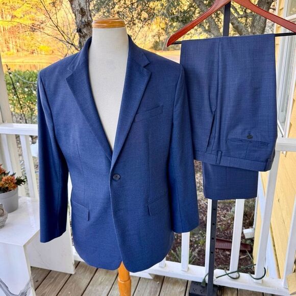Banana Republic Medium Blue Wool 2 Piece Suit.  Marzotto fabric - Picture 1 of 16